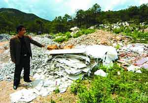 玉龙雪山藏匿建筑垃圾次生污染引重视