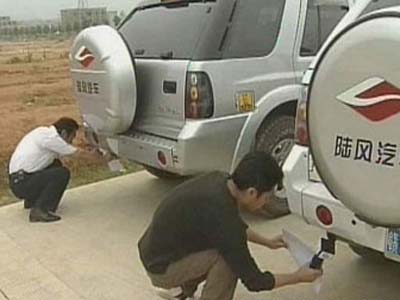 三轮车到公交车 撒贝宁地沟油追踪记