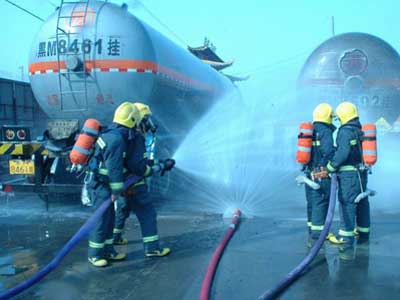 兰州线20吨液氨槽车发生泄漏（组图）
