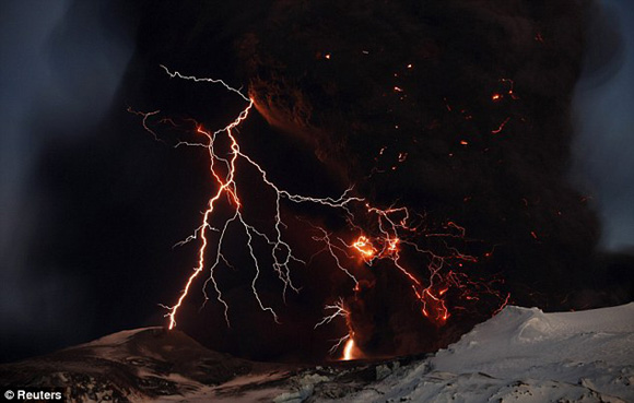 欧洲火山烟尘弥漫 应对措施大发争议