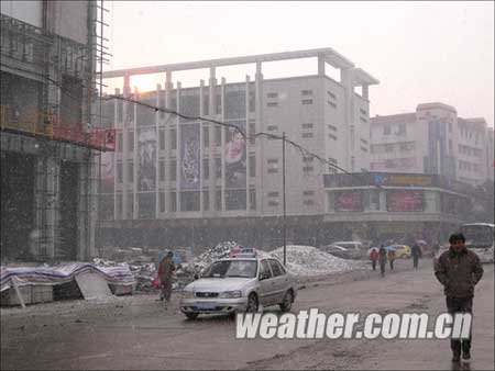 东边日出西边雪 我国多省现太阳雪景观