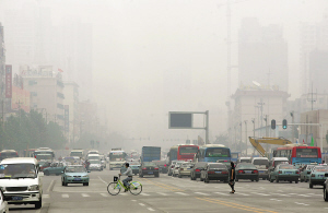 街景被烟雾淹没 武汉空气质量告急